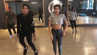 IshaanJanhvi CRAZY dance Steps on Zingaat song  Dhadak [upl. by Leotie]