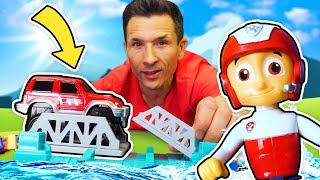 Un circuit pour la voiture rouge 🚗 Jeux avec jouets pour enfants [upl. by Kenlee985]