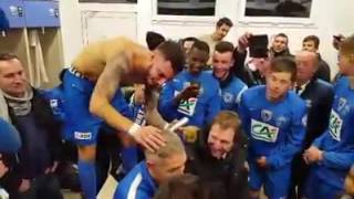 Le coach dAvranches se fait raser le crâne en direct par ses joueurs [upl. by Silva]