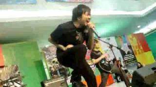 Cariño BrutaL  Slapshock  live  SM city Marilao [upl. by Atteve952]