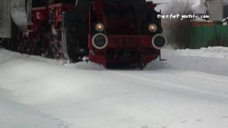 HDDampflok 52 7596 macht den Schneepflug in Kleinengstingen  Supergenial [upl. by Yetti555]