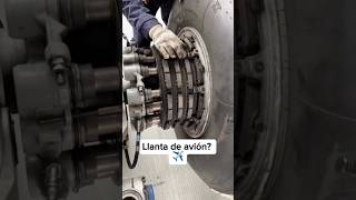 Cambio de neumáticos de un avión ✈️ avion mecanica automotriz tallermecanico reparaciones [upl. by Dahij]