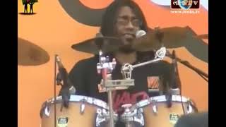 Chaite Paro Madly  Aurthohin 2011 Live [upl. by Dhruv]