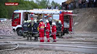 15 Feuerwehren bei Großbrand der ehemaligen Holzindustrie Lenzing im Einsatz [upl. by Macintyre]