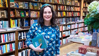 London Bookshop Vlog Touring Best London Bookshops 📚 ❤️ [upl. by Babbette]