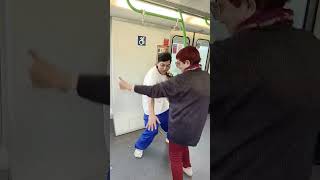 CANTANTE DEL METRO DE VALPARAÍSOse viralizo show que termina con adultos mayores Bailando 🎶🚉 [upl. by Aicsila]