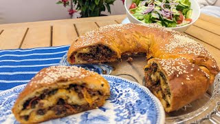 Pizzarolle mit fluffigem Teig Hackfleisch Käse und Tomaten 🥰 Alle wollen das Rezept mit Fertigteig [upl. by Imugem]