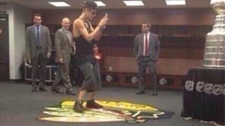 Justin Bieber Steps on Blackhawks Logo  Les Grobstein 7112013 [upl. by Neomah]