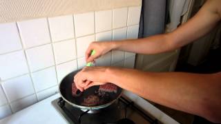 Faire cuire des steakhachés avec Chef WhiiTyy BiRdOw et Capetlevrai [upl. by Nagaem942]