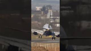 Rate this crazy crosswind Landing 110 shorts ryanair aviation planes [upl. by Ardy320]