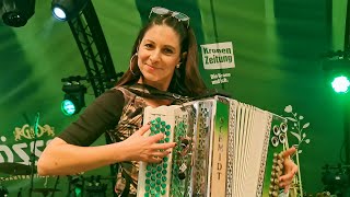 Claudia Hinker spielt Großglocknerblick von Slavko Avsenik auf ihrer Steirischen Harmonika [upl. by Georas]