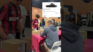 Buying Adidas Onyx Yeezy Slide at Sneaker Con Phoenix buying reselling yeezy shoes [upl. by Ynohtnaleahcim506]