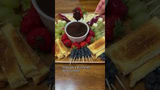 How to make a easy CHOCOLATE FONDUE Receta Fácil Fondue de Chocolate [upl. by Aihsekyw757]