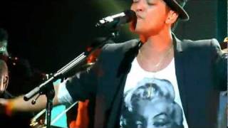 Bruno Mars Tribute  Valerie Amy WhineHouse FRONT ROW [upl. by Grory982]