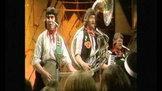 The Wurzels Combine Harvester ToTP 1976 1st appearance [upl. by Graehme]