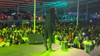 Itaves live  Kizz Daniel [upl. by Drawde]