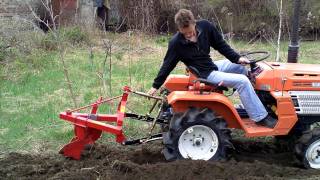 Kubota B1200 traktorek ogrodniczy Regulacja pług jednoskibowy wwwakantogrodypl [upl. by Tletski21]