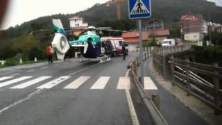 Traslado de herido en helicoptero de osakidetza [upl. by Legge]