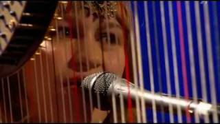 Joanna Newson  The Book Of Righton Live Jools Holland 2004 Oficial [upl. by Tnairb]