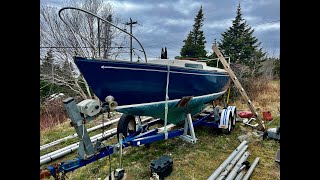 Initial Walkthrough And Assessment Of An Old Sailmaster 22 Sailboat That I Purchased To Refurbish [upl. by Fradin]