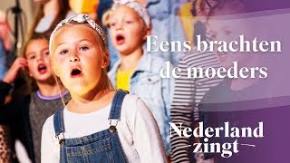 Eens brachten de moeders  Nederland Zingt [upl. by Gnaig]