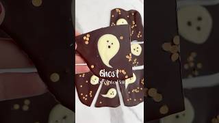 2 Ingredient Halloween Dessert Ghost Chocolate Bark spookytreats nobakedessertrecipe easyrecipe [upl. by Annoiek]