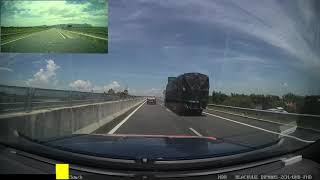 Ranger Raptor vs Triton  on highway  Trên cao tốc [upl. by Jaine]