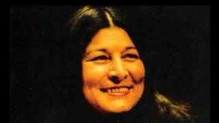 Mercedes Sosa  Sudamericano en Nueva York [upl. by Anaes]