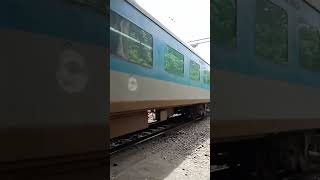 Bahot Hi Gajab ke Speed Se Platform Se Nikalti Hue Exp Train 😱 viral 2024shorts youtube [upl. by Alurta]