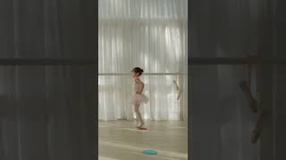 Exercício da Borboleta para Ballet Infantil 🦋 ballet balletinfantil bailarina shorts [upl. by Hambley]