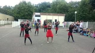 Agathe danse à la kermesse de son école  Belle Anadalouse Kenji [upl. by Rehpotsirk]