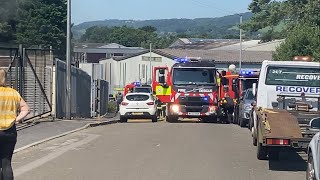 large incident RARE water carriercommand unit aerial ladder platform pumps and fire officer [upl. by Diraj656]