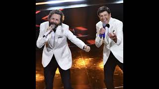 Gianni Morandi Jovanotti  Medley Sanremo 2022 [upl. by Enitsirt]