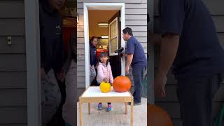 Halloween pumpkin prank on mom 🎃😱👧🏻❤️👶🏻🤣🌈🚀 [upl. by Fi261]