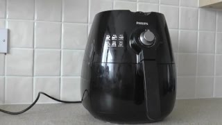 Philips Airfryer HD922020  A quick look in action [upl. by Anirtap]