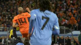 Uruguay  Niederlande WM 2010 Cáceres Demy de Zeeuw Tritt ins Gesicht HD [upl. by Wallie535]