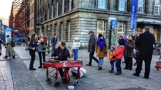 Cimbalon Street Player Town Hall Hamburg [upl. by Cordy]