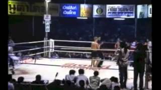 Ramon Dekkers vs Issara Sakgreerin Lumpinee Title Fight [upl. by Atikihs429]