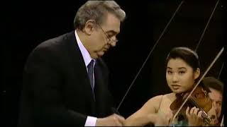 Plácido Domingo conducts with Sarah Chang at Waldbühne 2001 [upl. by Alicea]