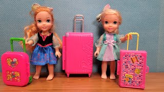 Luggage shopping  Elsa amp Anna toddlers are packing suitcase bags [upl. by Adamsen634]