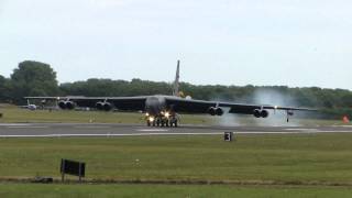 B52 LANDING FAIRFORD JULY 2010 [upl. by Cordeelia346]