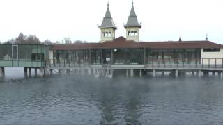 Der Hévizsee im Winter  Baden im Heilsee [upl. by Millisent42]