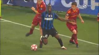 ROMAINTER 01 FALLACCIO DI TOTTI A BALOTELLI GLI TAGLIA LE GAMBE FALLO DA ROSSO [upl. by Oniluap]