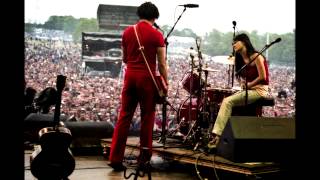 The White Stripes  I Fought Piranhas Live Le Zenith Paris 2004 1327 [upl. by Anayk]