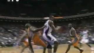 Shaquille Oneal flops on the floor and lets Dwight Howard dunk the ballflv [upl. by Aiuqram996]