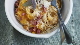 Recette  Spaghetti carbonara à la crème de courge [upl. by Ittap]