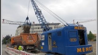 Menck M60  Bj 1959 mit Zweischalengreifer beim Baugrubenaushub in München [upl. by Odraner]