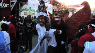 Le carnaval de Jacmel couleurs et dambiance [upl. by Airdnaid]