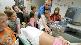 Arbeit in der Kinderklinik Teil 1 Doku HD [upl. by Kubiak]