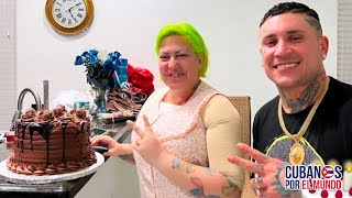 Otaola sorprende a la Diosa de Cuba comiéndose el pastel que le regaló Osmani García [upl. by Anahsal]